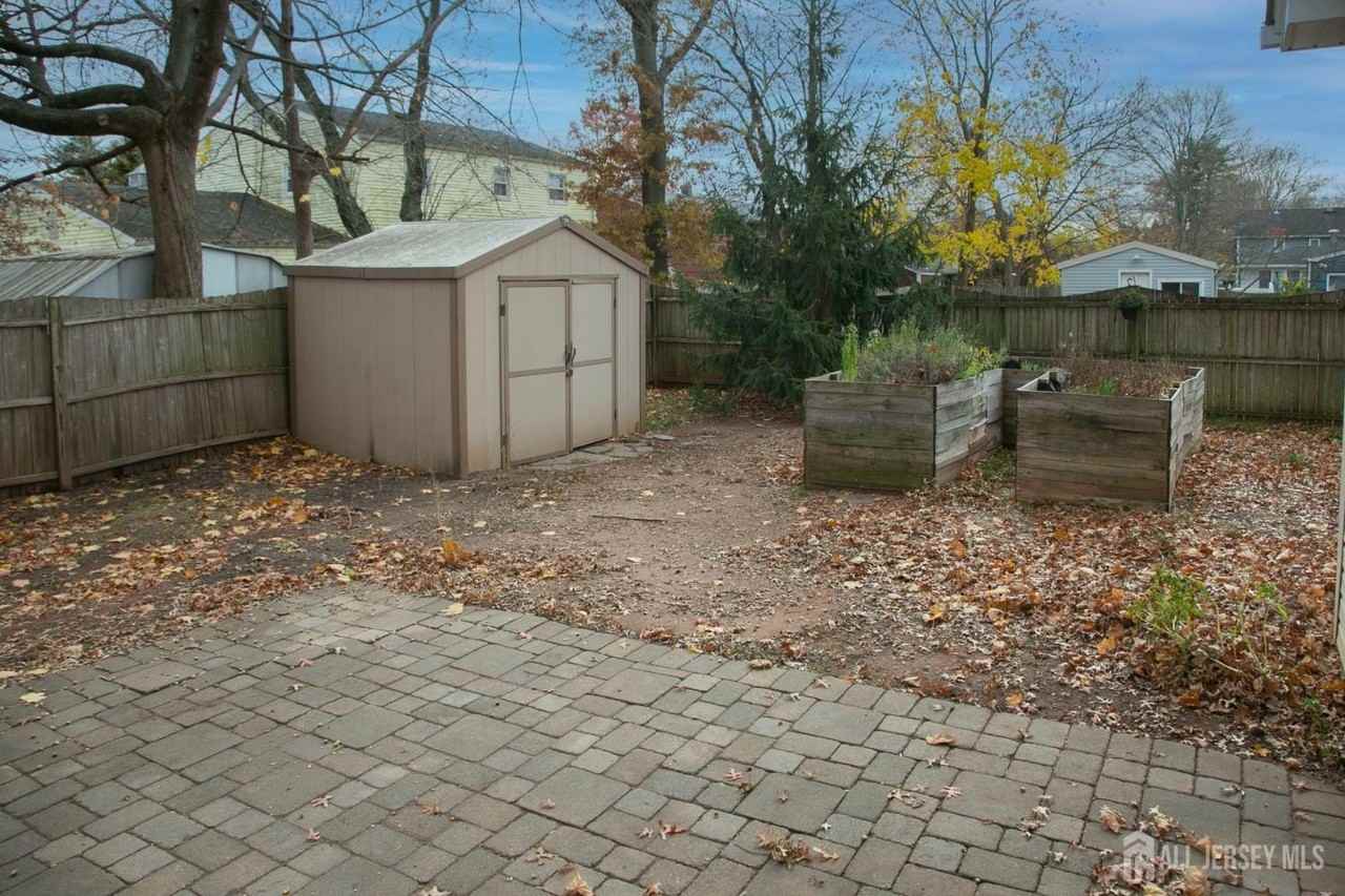 78 Hazelwood Ave - Photo 5 of 26