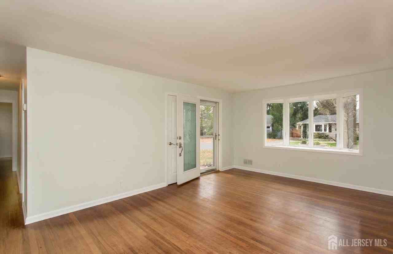 78 Hazelwood Ave - Photo 7 of 26