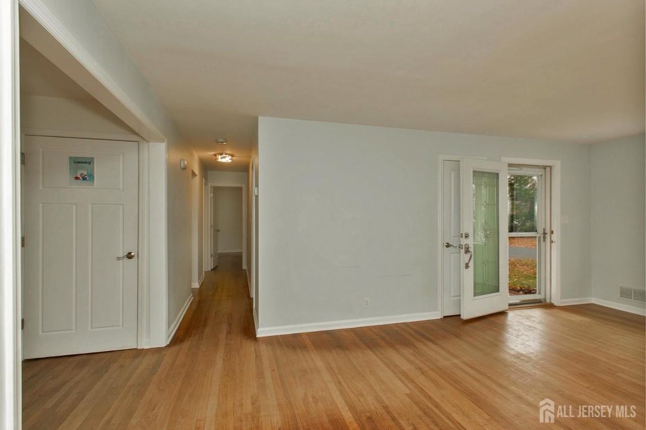 78 Hazelwood Ave - Photo 4 of 27