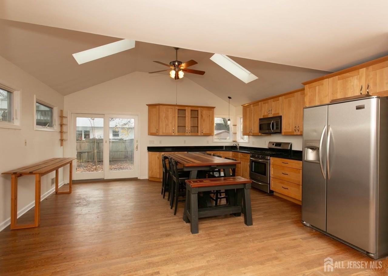 78 Hazelwood Ave - Photo 7 of 27