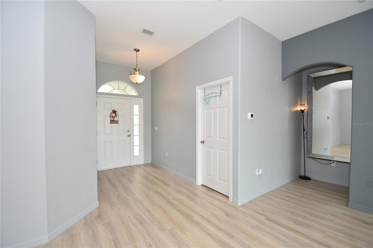 2 Rae Pl - Photo 4 of 39