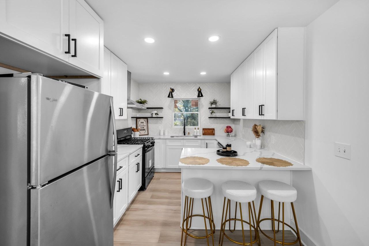 Plantation Dr - Photo 3 of 7