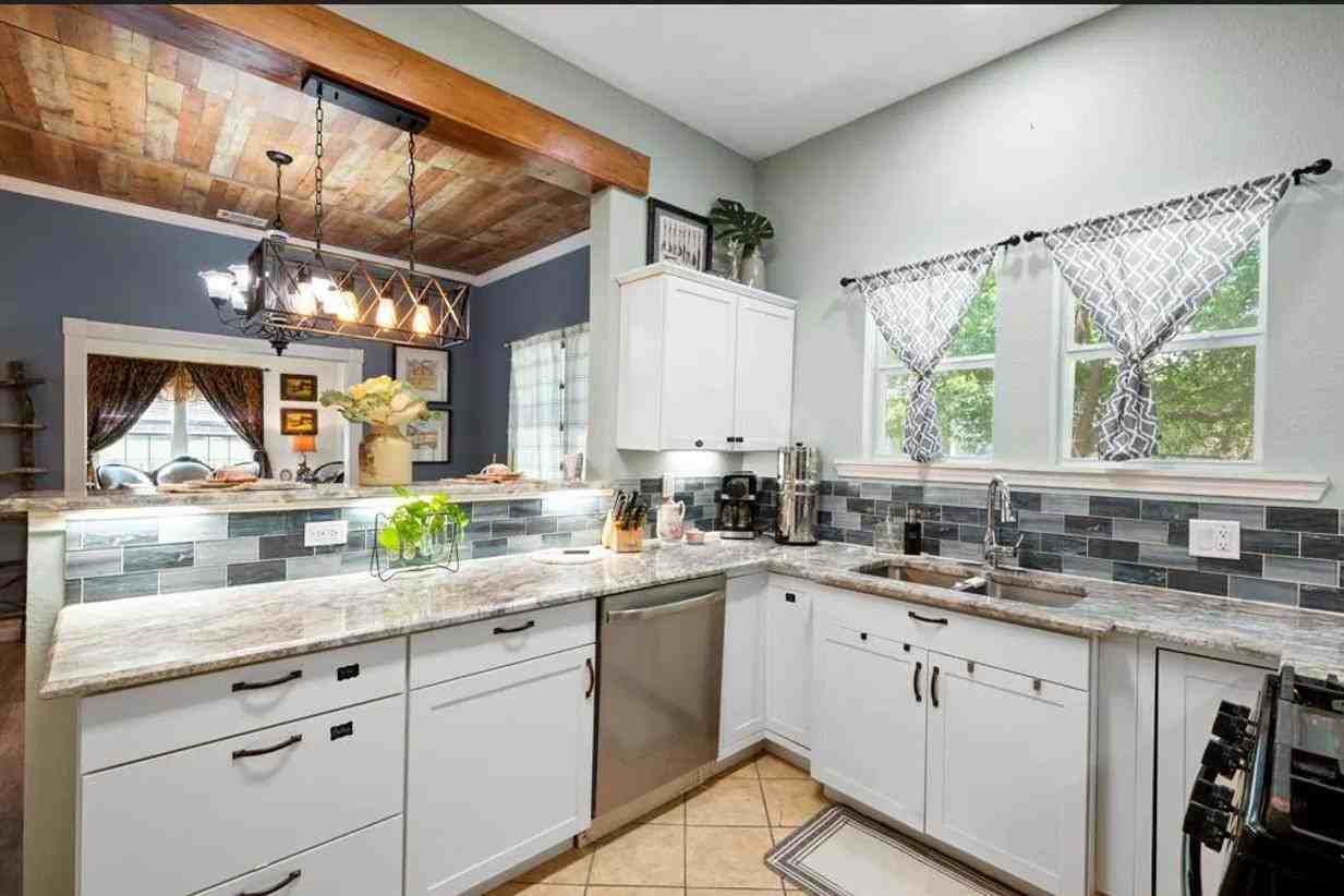 Southwest 5th Avenue - Photo 5 of 10