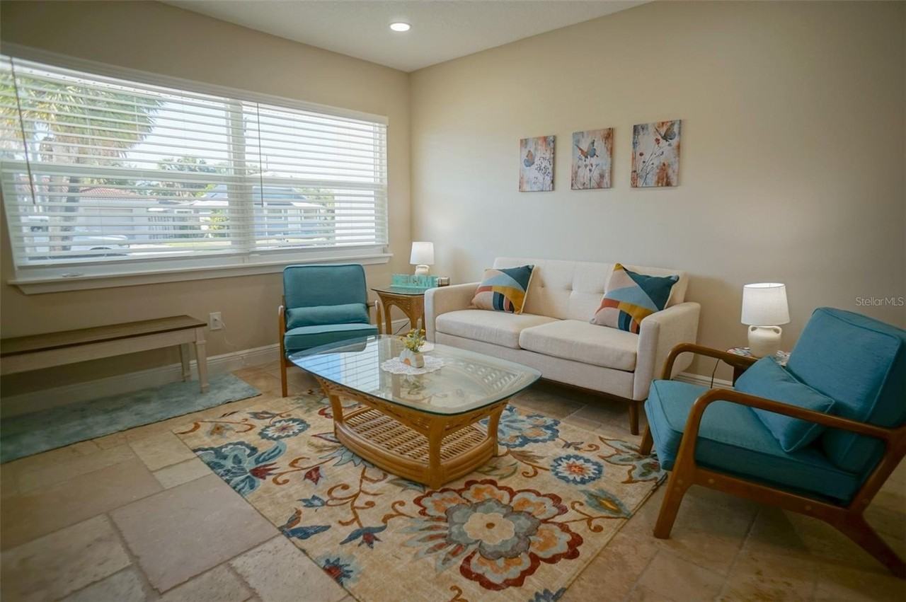 929 Lantana Ave - Photo 5 of 50