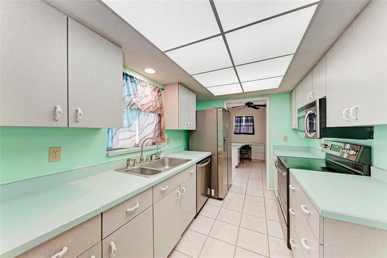 742 Devon Rd - Photo 6 of 18