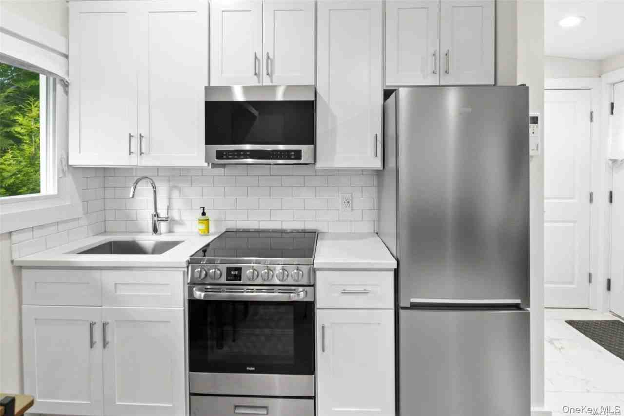 25 Peters Ln Unit A #A - Photo 4 of 12