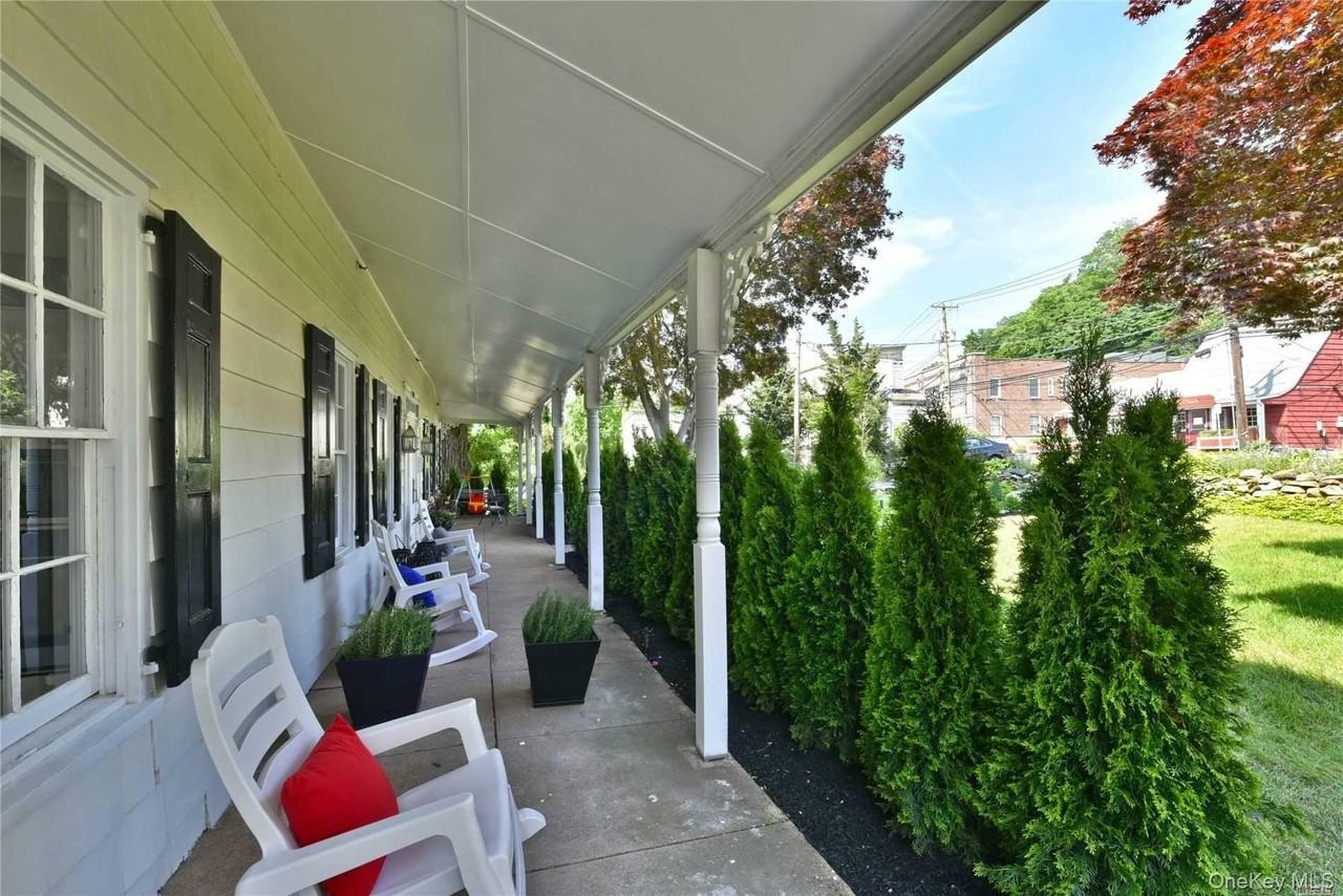 1415 Old Northern Blvd Apt 1s #1S - Photo 3 of 11