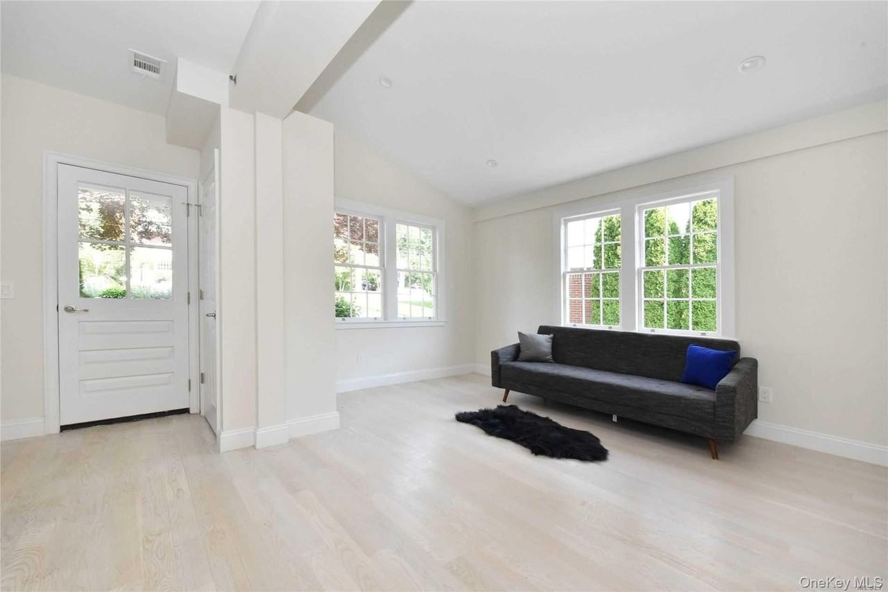 1415 Old Northern Blvd Apt 1s #1S - Photo 5 of 11