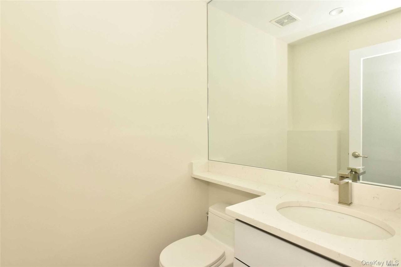 1415 Old Northern Blvd Apt 1s #1S - Photo 6 of 11