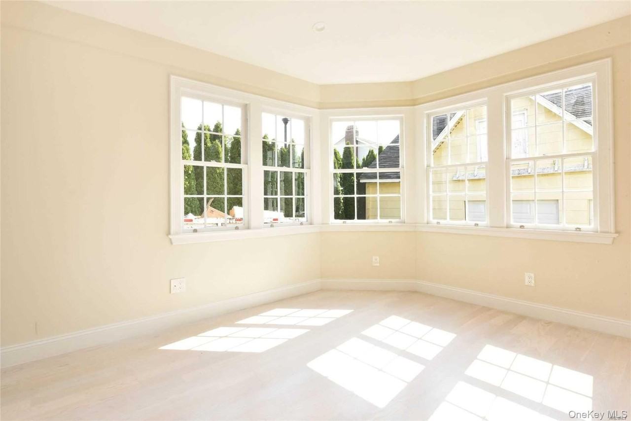 1415 Old Northern Blvd Apt 1s #1S - Photo 7 of 11