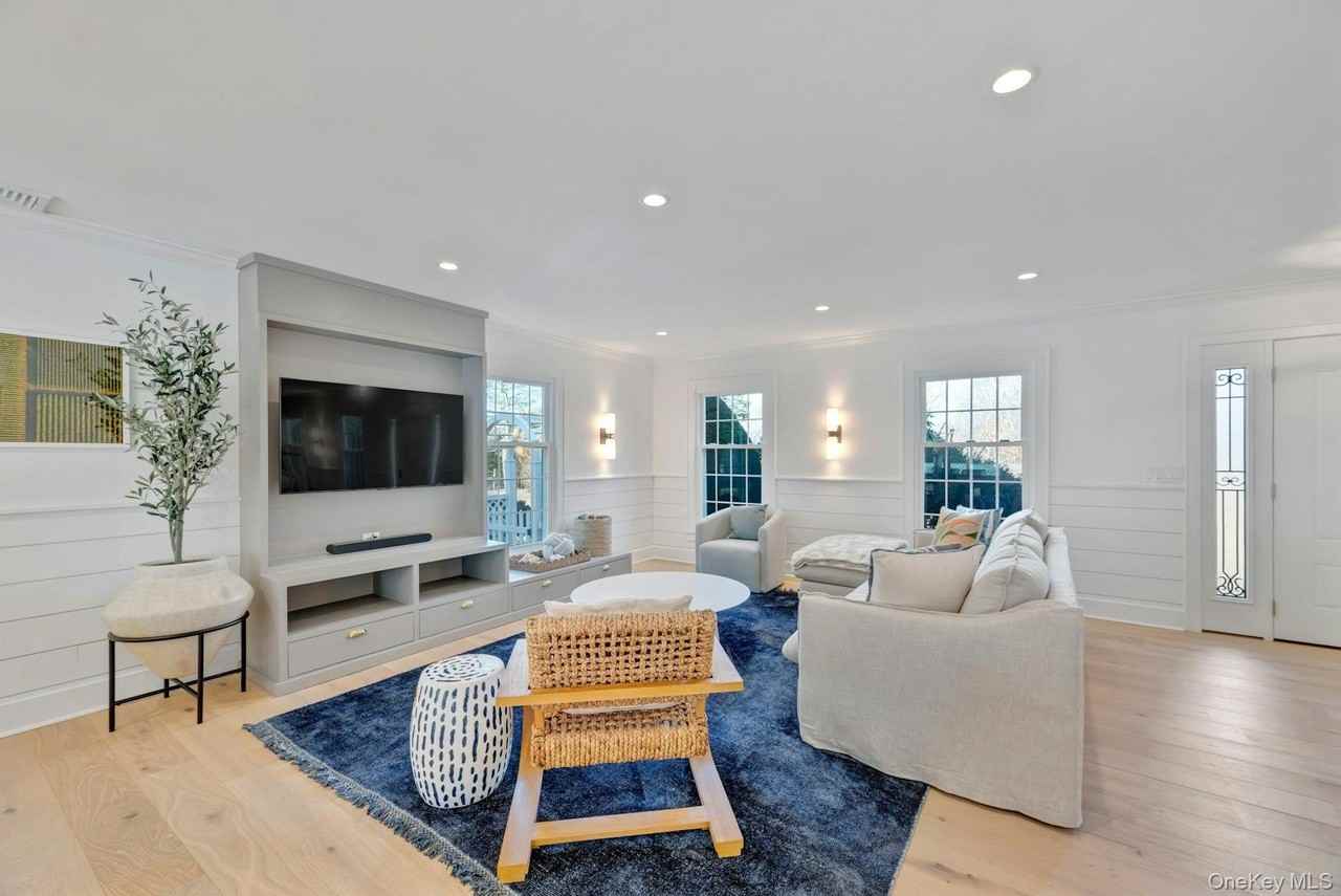 110 Sleepy Hollow Ln - Photo 6 of 46