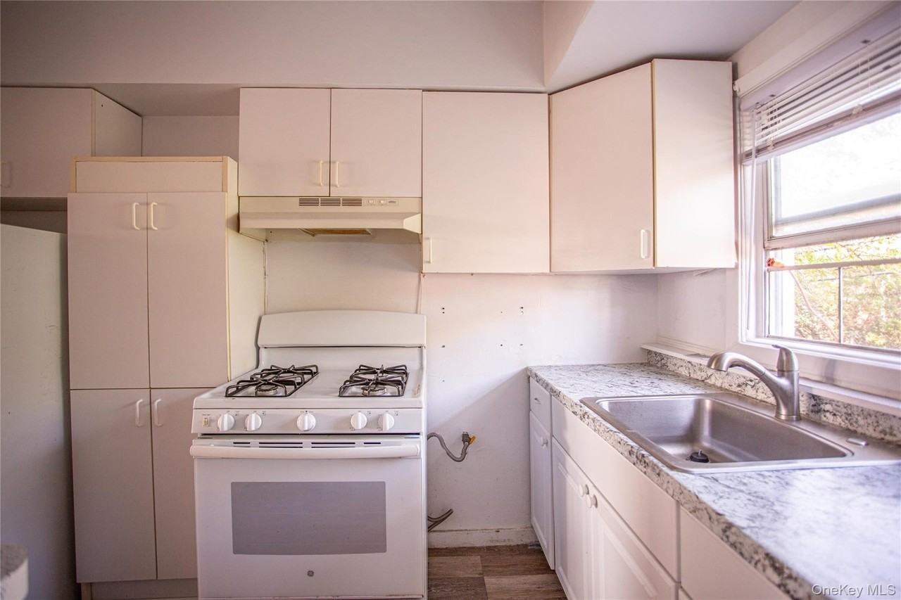 325 Shore Rd Apt 1f #1F - Photo 5 of 13