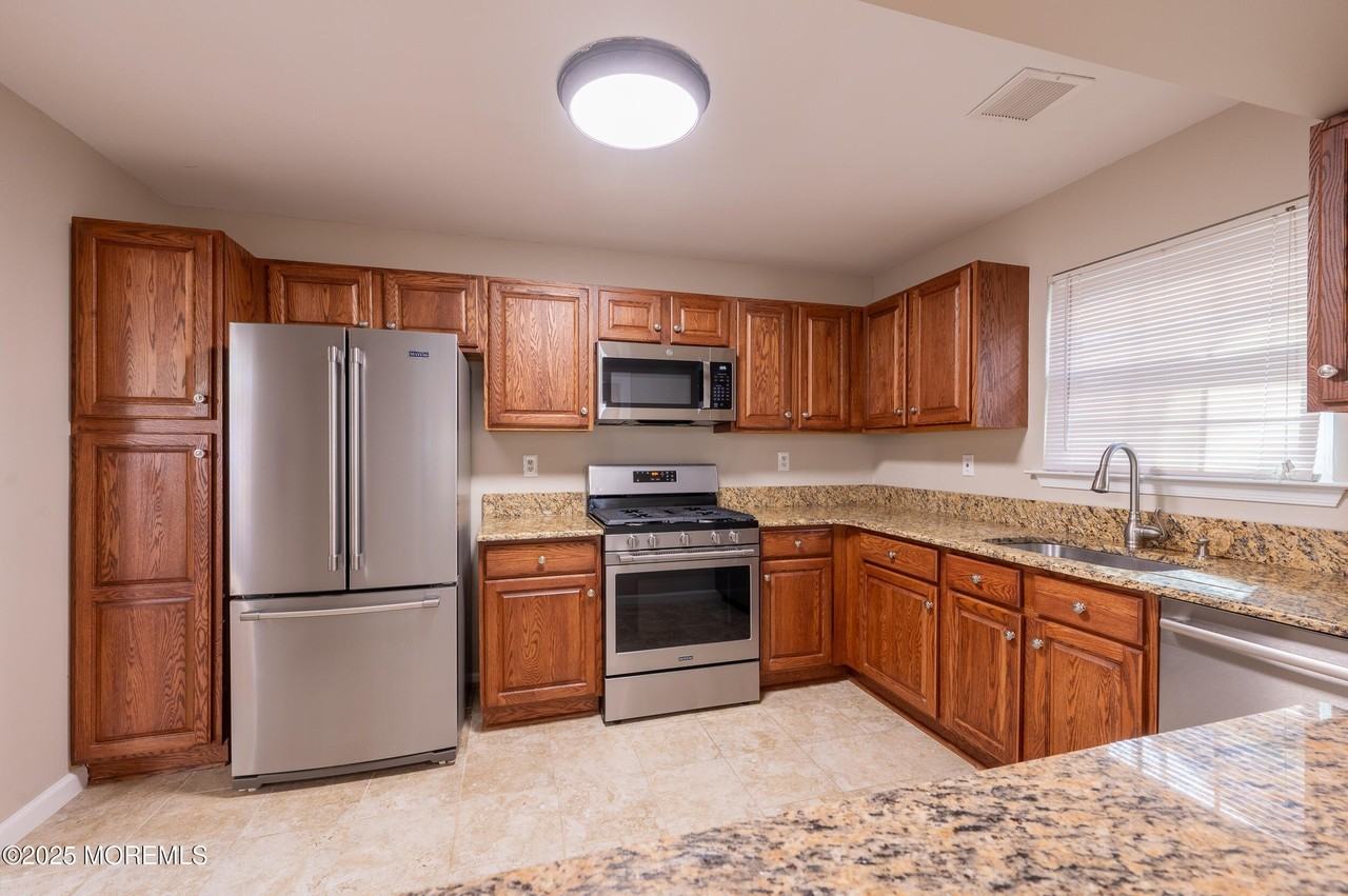 157 Tulip Ln - Photo 6 of 27