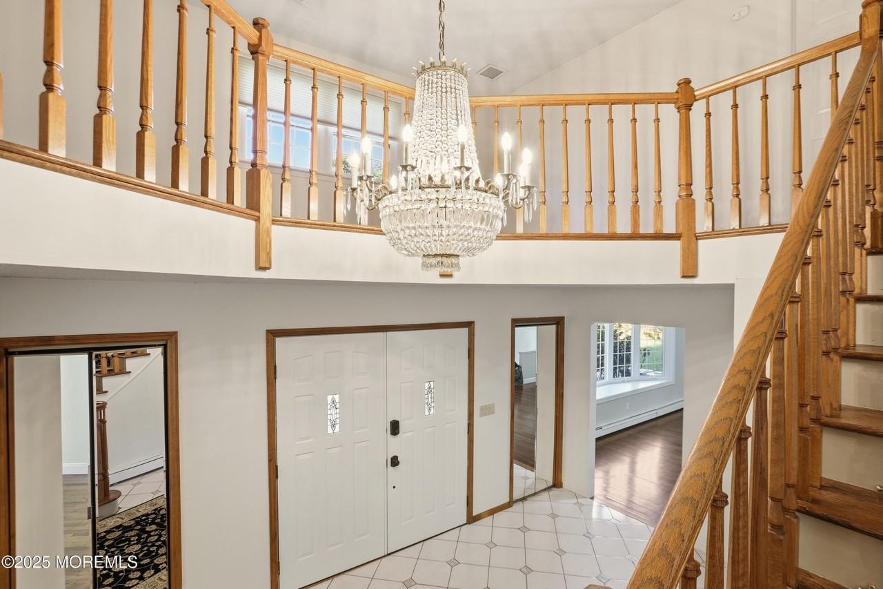 601 Duchess Ct - Photo 4 of 36