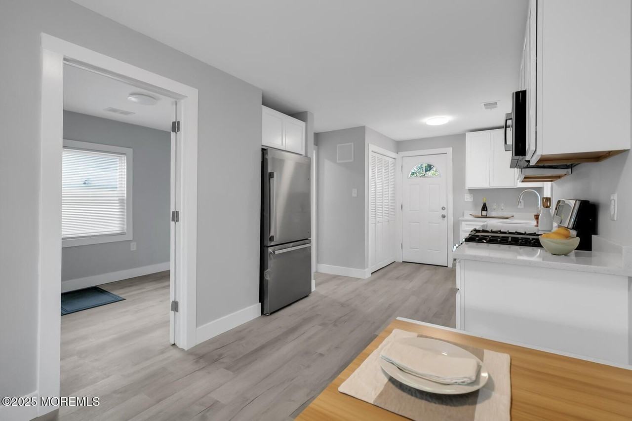 33 Grove Pl - Photo 7 of 20