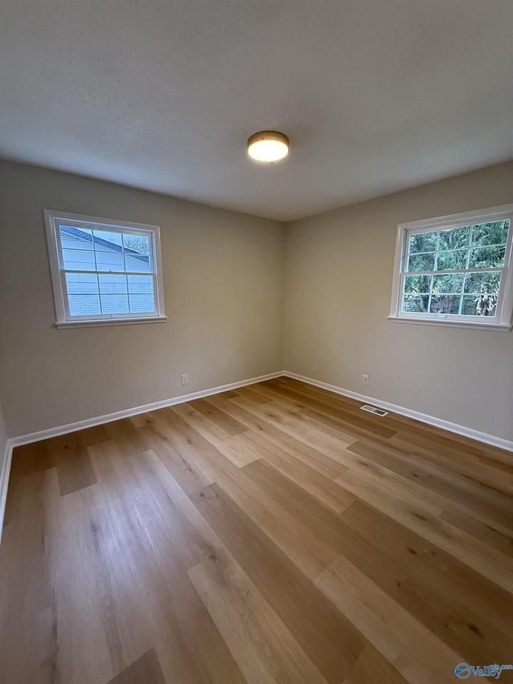 1002 Parcus Rd Se - Photo 6 of 13