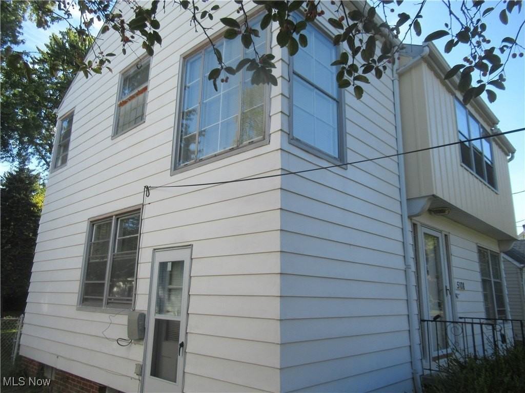 5108 Edenhurst Rd - Photo 2 of 32