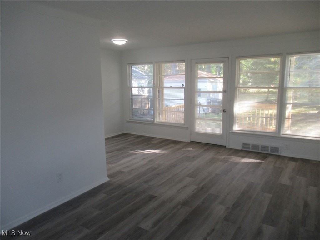 5108 Edenhurst Rd - Photo 7 of 32