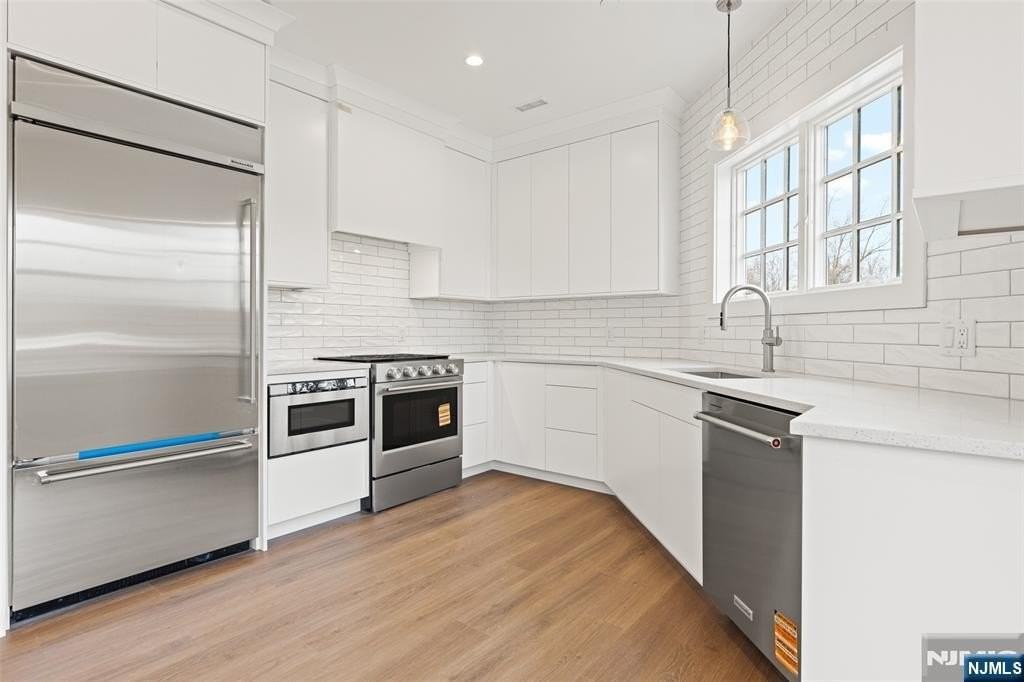 445 Ramapo Valley Road - Photo 4 of 19