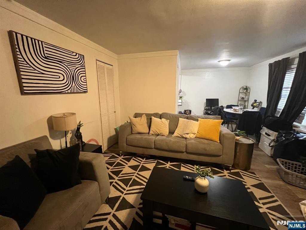 2197 Center Ave - Photo 5 of 18