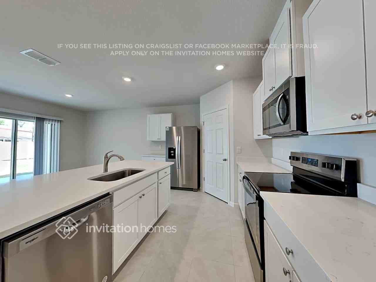 1375 Valencia St Se - Photo 6 of 20