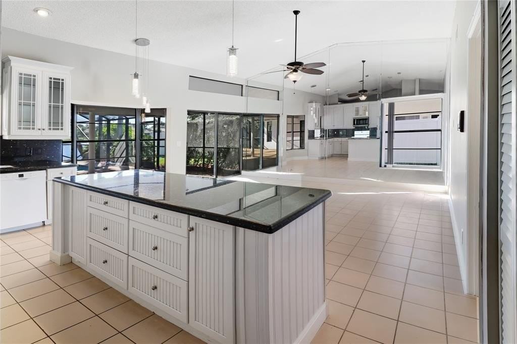 11310 Lake Tree Ct - Photo 6 of 42