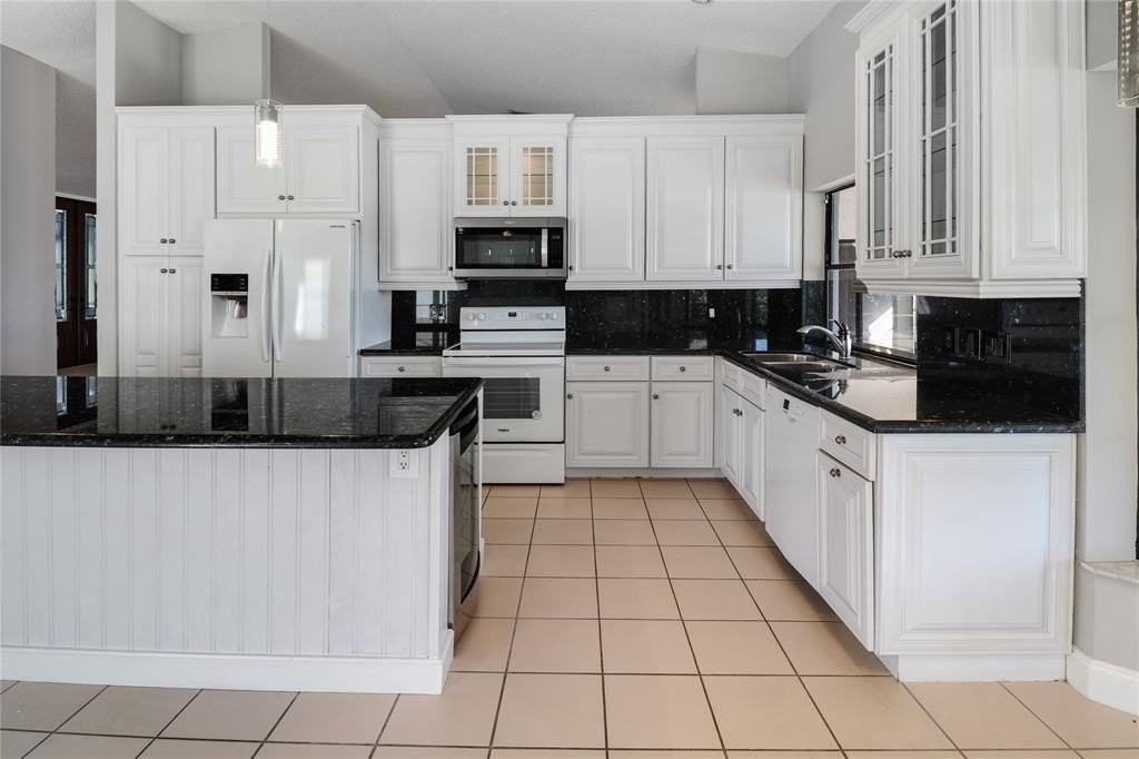 11310 Lake Tree Ct - Photo 7 of 42