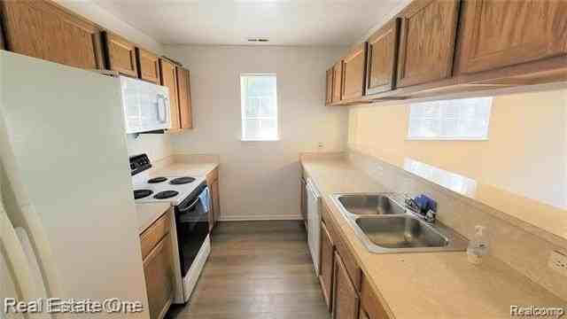 3581 Reeves Dr - Photo 4 of 8