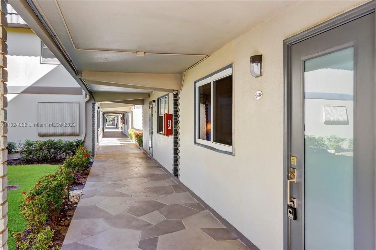 694 Brittany O - Photo 2 of 21