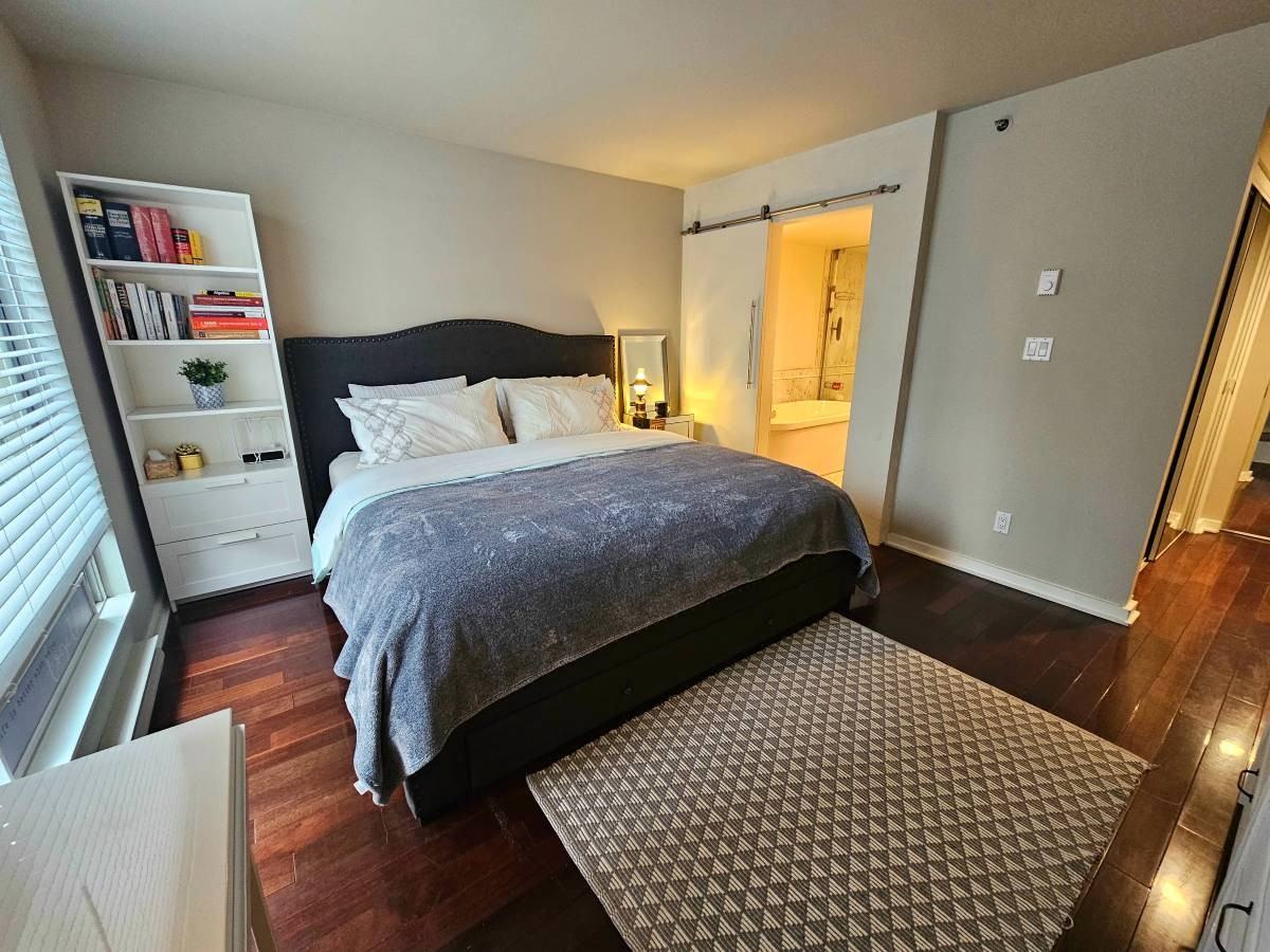 990 Beach Avenue - Photo 6 of 23