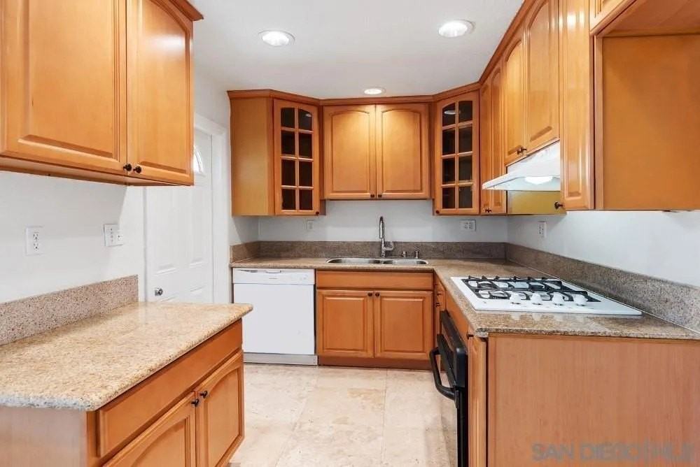 4433 Pocahontas Avenue - Photo 2 of 11