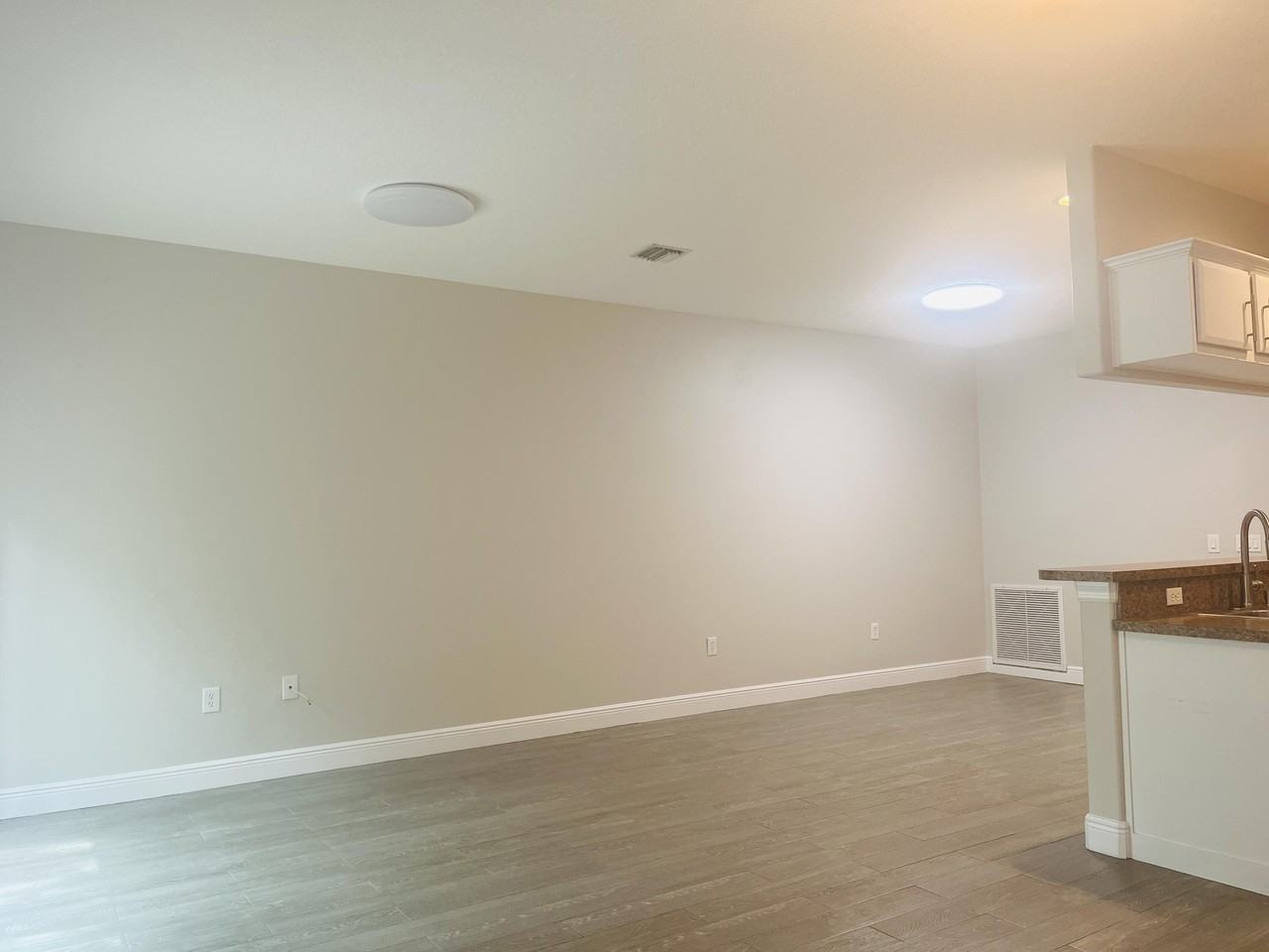 117 Anchorage Av #6 - Photo 6 of 17