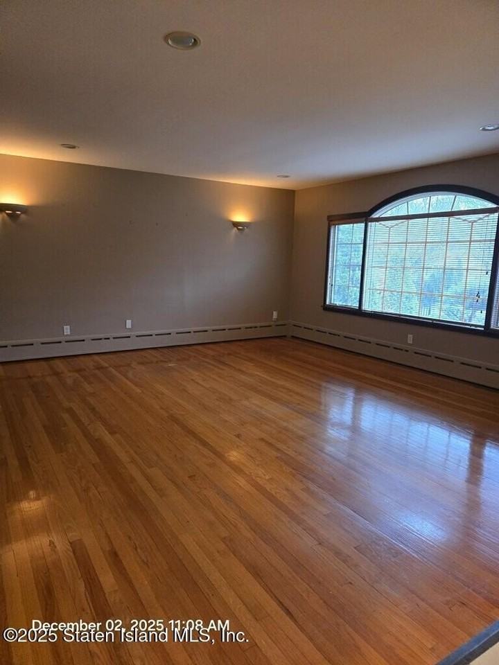 337 Eltingville Boulevard - Photo 4 of 13