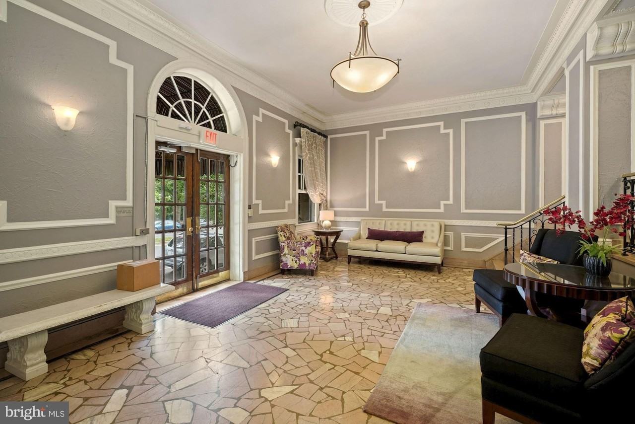 2707 Adams Mill Rd Nw Apt 303 #303 - Photo 4 of 27