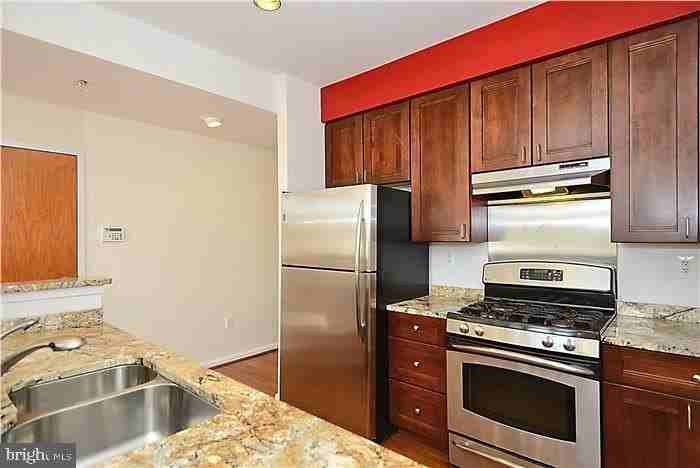 1015 H Street Northeast - Photo 4 of 10