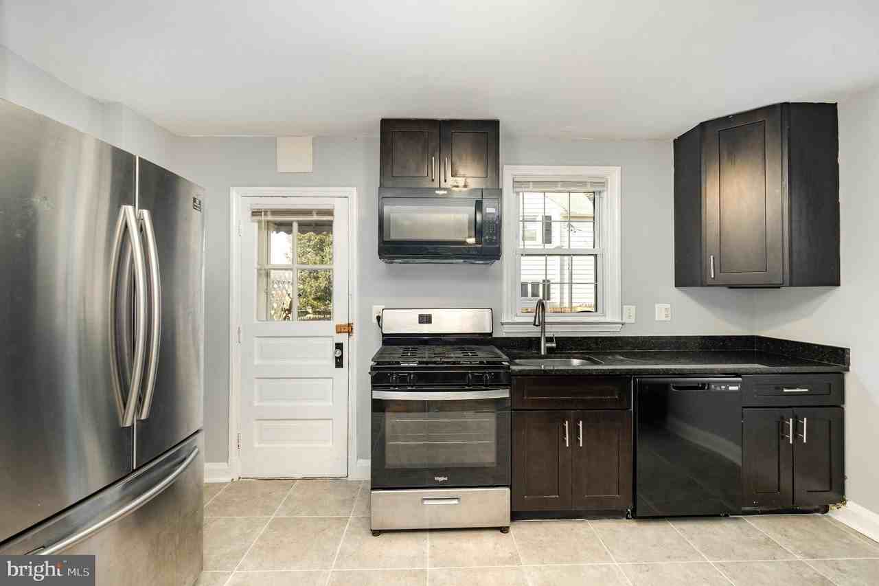 218 Maryland Ave - Photo 6 of 18