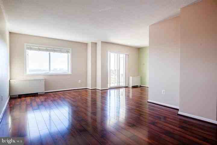 1121 University Boulevard West - Photo 6 of 20