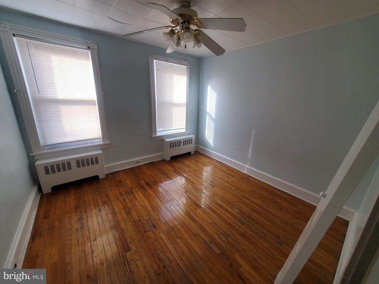 423 Chapel Ter - Photo 7 of 16