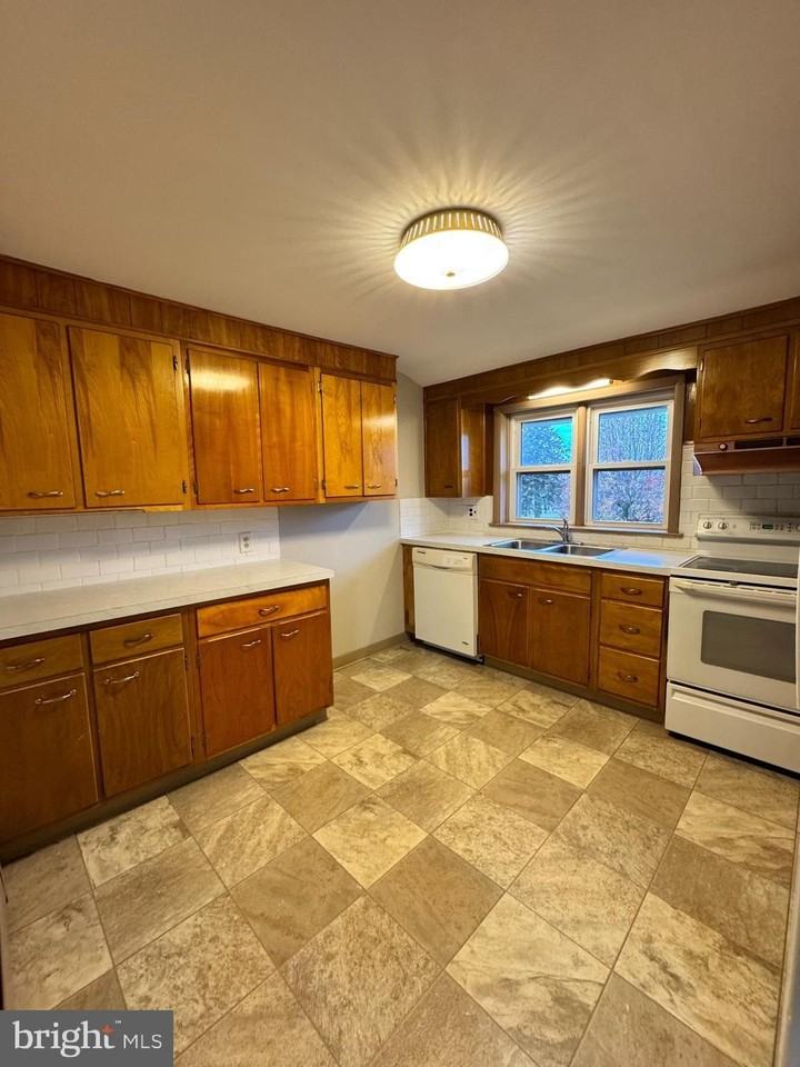 11 South Third Street - Photo 6 of 13