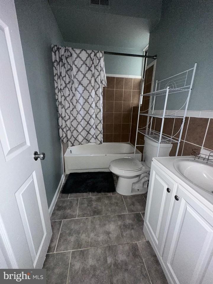 1721 North Creighton Street #2 - Photo 5 of 6