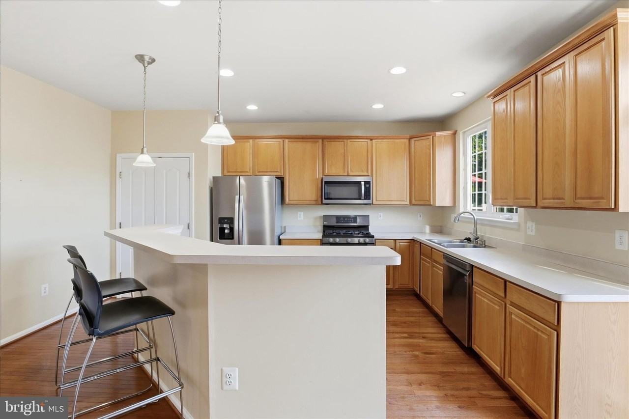 4604 Carisbrooke Ln - Photo 7 of 31