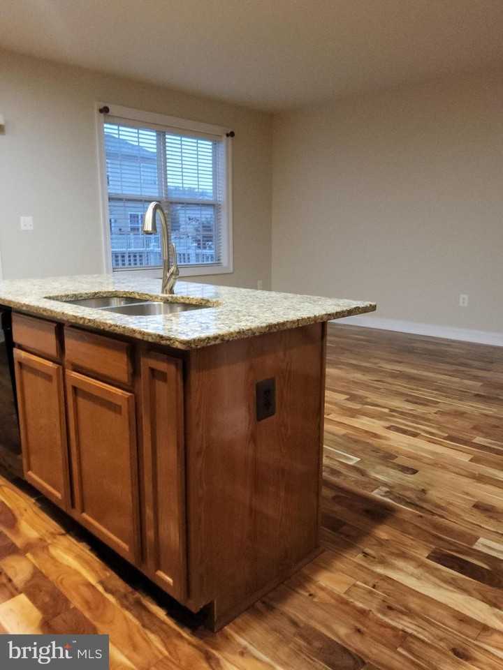 15886 Mackenzie Manor Dr - Photo 7 of 29