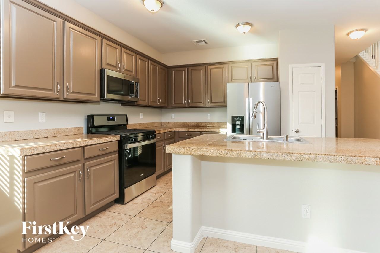 9720 Fast Elk St - Photo 4 of 15