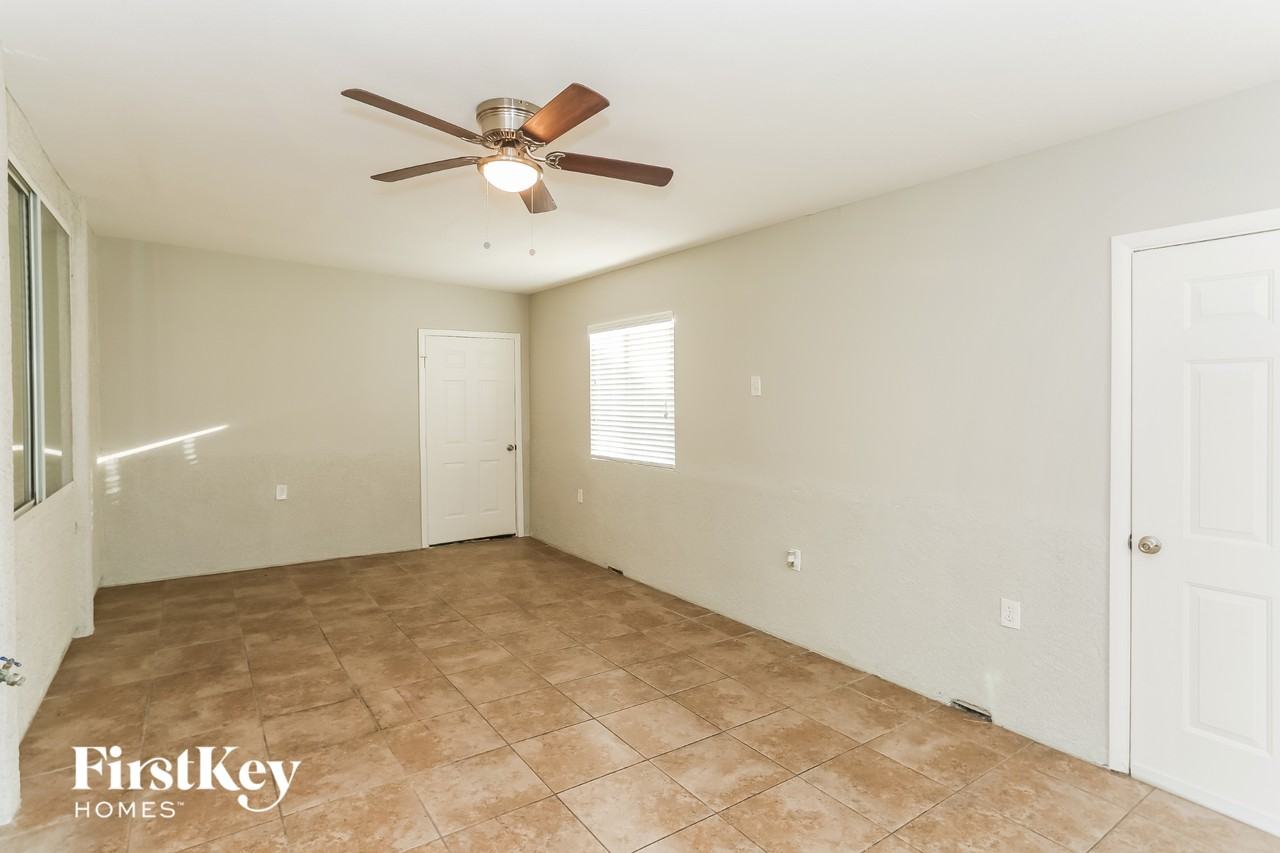 9720 Fast Elk St - Photo 5 of 15