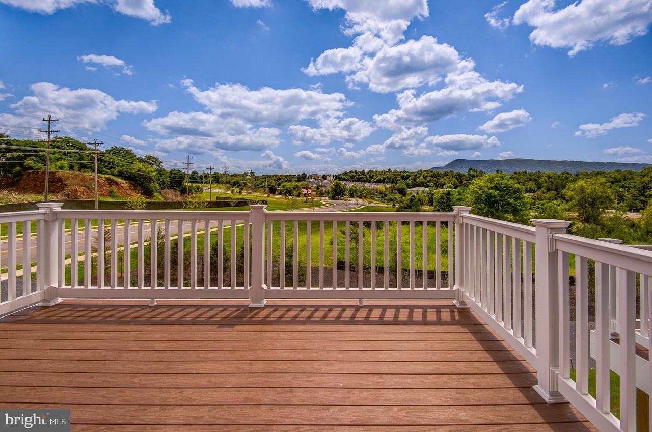 110 Sophie St - Photo 4 of 44