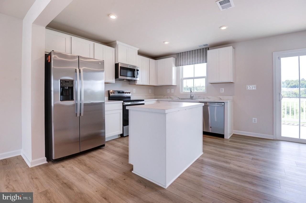 110 Sophie St - Photo 6 of 44