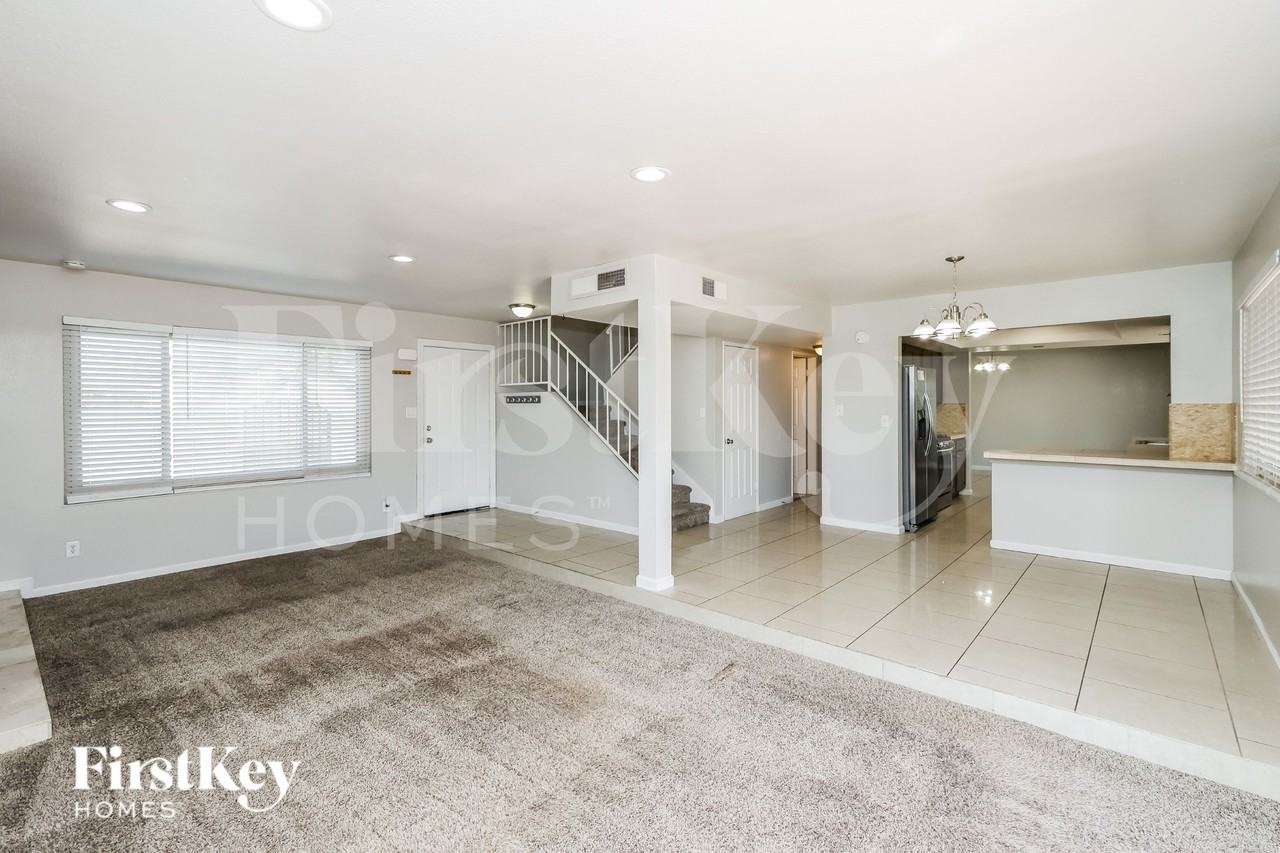 5642 Clydesdale St - Photo 3 of 16