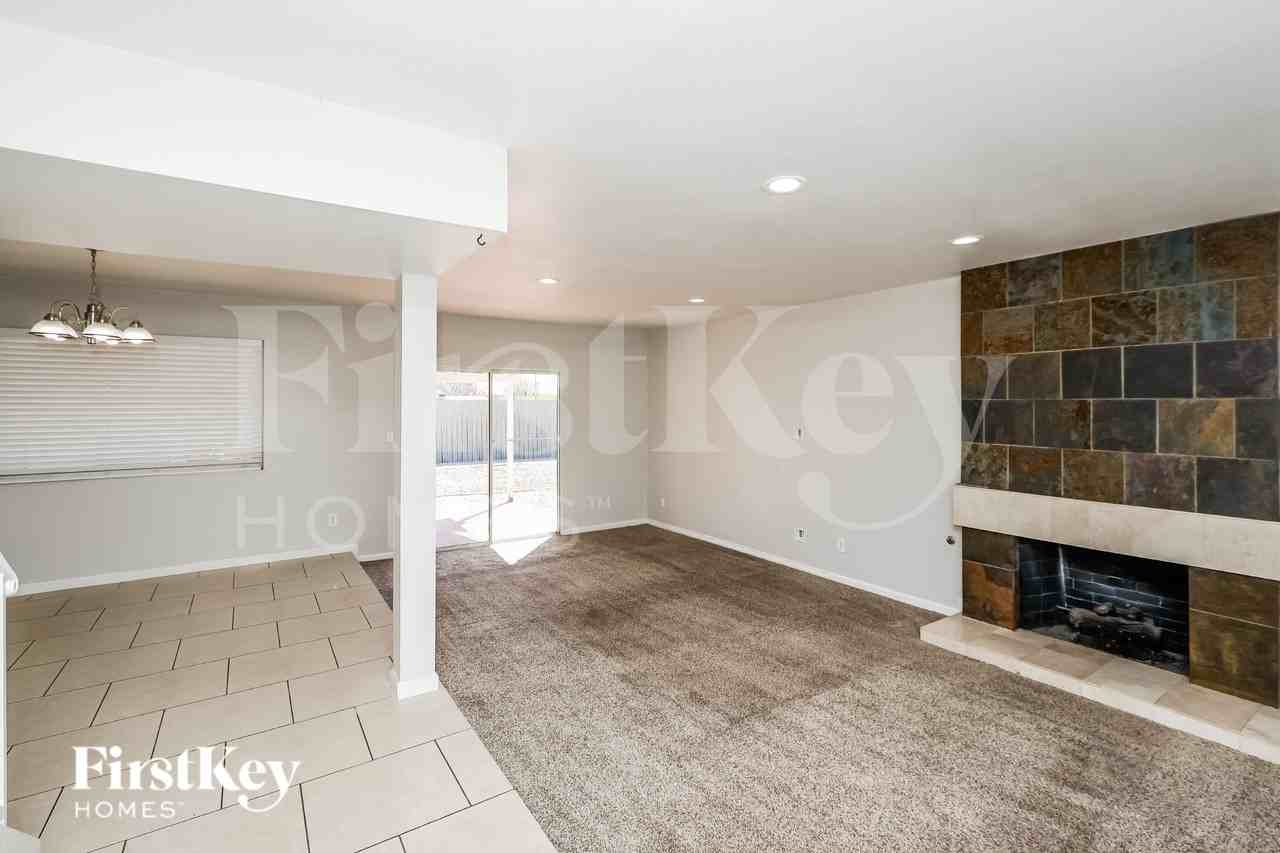 5642 Clydesdale St - Photo 4 of 16