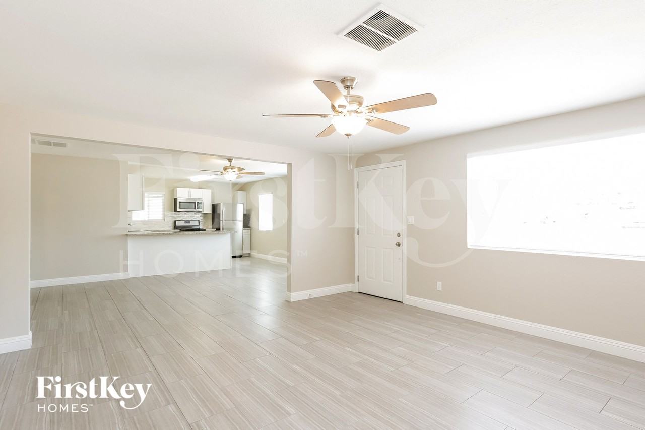 581 National St - Photo 4 of 15