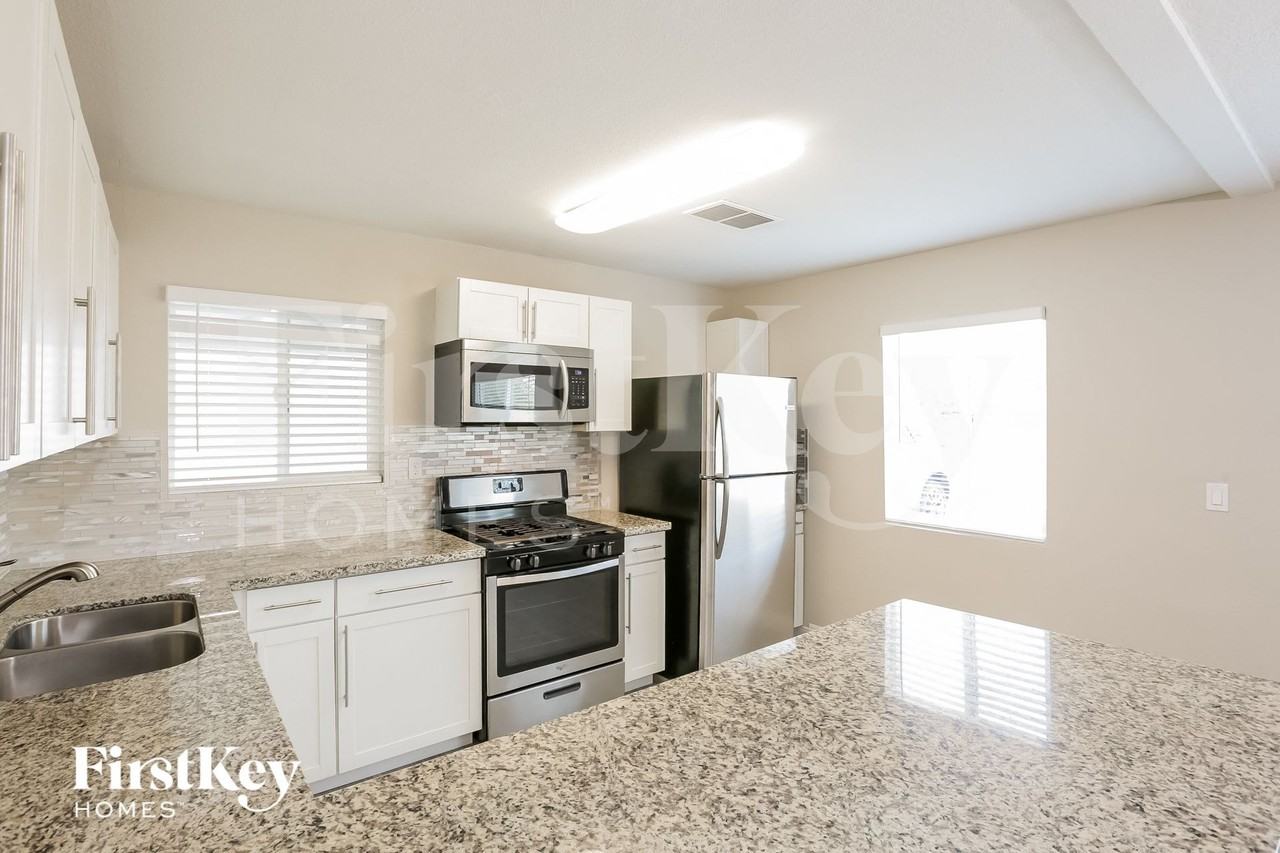 581 National St - Photo 7 of 15